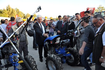 Karaman'da 241 çiftçiye ekipman verildi