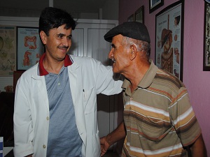 Doktor tebessümü hastaların kendisini daha iyi ifade etmesini sağlıyor