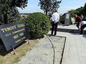 Özal'ın ölümüne ilişkin davada duruşma ertelendi