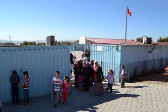 Binası olmayan okulda eğitim, konteyner sınıflarda başladı