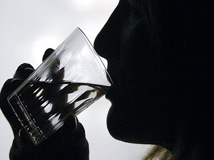 Sonbaharda cildinizi bol su içerek koruyun