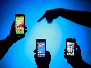 Akıllı telefon kullanıcılarında izlenme endişesi
