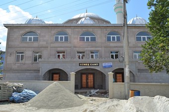 Palandöken Belediyesi, Güneş Camii'nin çevresini düzenledi