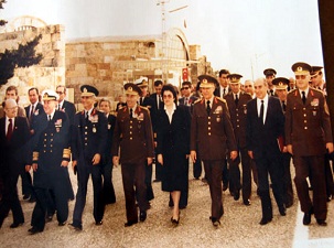 O asfalt 30 yıl sonra sökülüyor