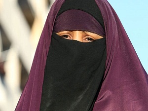 İsviçre'de şimdi de peçe karşıtı imza kampanyası