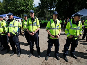 Müslümanlara ayrımcılık soruşturmasından mahkemelikler