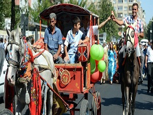 Diyarbakır'da karpuz için kortej düzenlendi