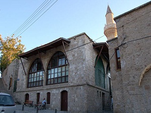 Cami mülkü bar işletmesine verildi