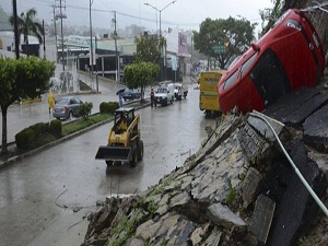 Kasırgada ölenleri sayısı 100'ü geçti