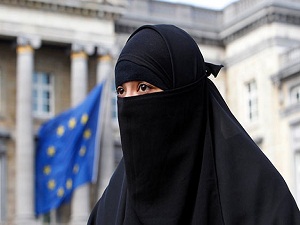 İsviçre burkaya karşı