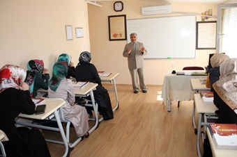 'Din görevlisi hayatın her aşamasında yer alır'