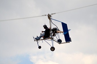 Parçaları birleştirip hava aracı yaptı, uçmayı başardı