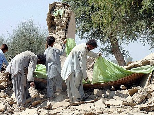 Pakistan'da ölü sayısı 350'ye çıktı