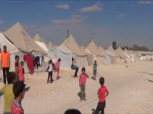 Suriyeli çocuklara okul şenliği