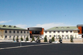 Öğrencilere çift dilli eğitim fırsatı