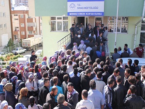 60 temizlik işçisinin alınacağı işe 1.300 kişi başvurdu