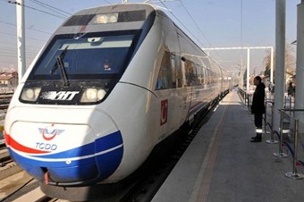 Zamda en hızlısı banliyö treni