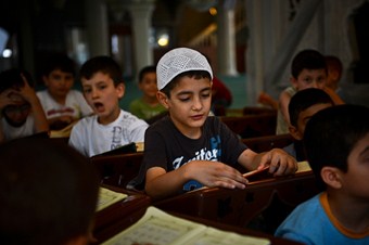 5 bin çocuk aynı anda namaza başlayacak