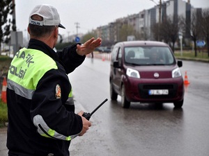 Böyle önlem görülmedi! Polis uykusuz sürücüyü...