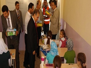 Suriyelilere kırtasiye yardımı yapıldı