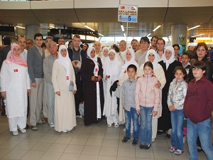 Hollanda'dan ilk hacı adayları yola çıktı
