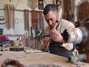 Ahlat’ta Bitlis kışına özel 'kışlık bastonlar' üretiliyor