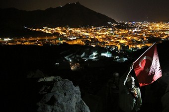 Nur Dağı'nın zirvesinde duygu seli