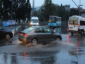 İstanbul'da yağış sabaha kadar aralıksız devam etti