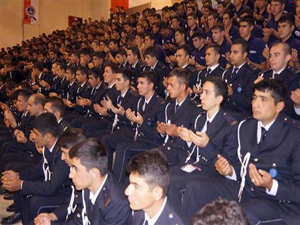 Polis okulu duayla açıldı, Amin bile dediler!