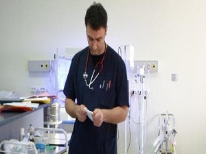 Doktora hakaret ve tehdide 20 ay hapis