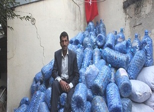 Topladığı 3,5 milyon mavi kapak elinde kaldı