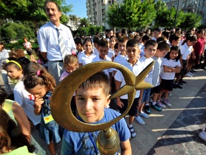 İlköğretimde öğrenci andı kaldırıldı