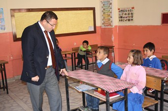 Yahyalı Kaymakamı tadilatını istediği okulu inceledi
