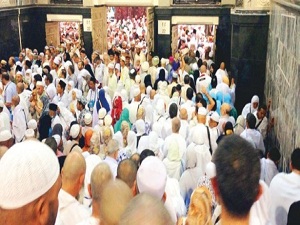 Üç nesil tavaf yaptı