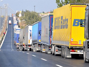 Tır Sürücüleri Kuyrukta Bayramlaştı