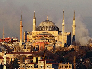 Namaz Ayasofya’da kılınır, 9 kurban kesilirdi