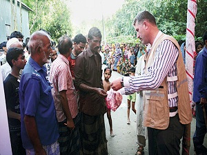 Bangladeş’te 50 bin aileye bayram sevinci yaşattılar