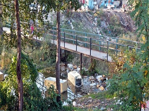 Sapanca'yı besleyen dereyi buzdolabı çöplüğü yaptılar