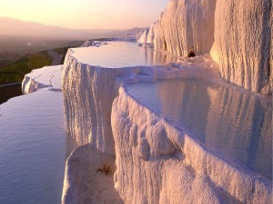 Pamukkale'ye yabancı turistlerin ilgisi devam ediyor
