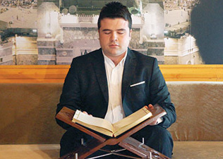 Kur’an-ı Kerim’i dinleyerek 9 ayda hafız oldu