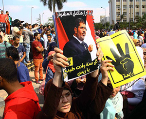 Ezher öğrencilerinden darbe karşıtı gösteri