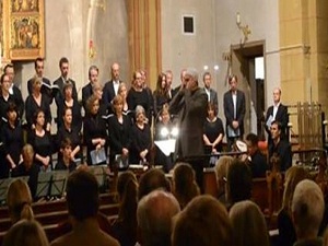 Kilisede ezan krize neden oldu