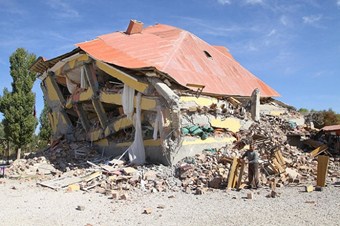 Van depreminde hayatını kaybedenler unutulmadı