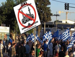 Atina'da 'camiye hayır' gösterisi