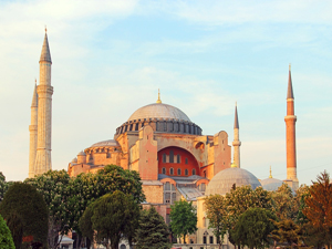 Ayasofya ibadete açılacağı günü bekliyor