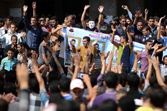 Mısır'da öğrencilerin darbe karşıtı gösterileri sürüyor