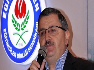 'Kamuda başörtüsü yasağı insan haklarına aykırı'