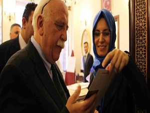 28 Şubat'ta engellendi, o başarılı bir ressam olup döndü