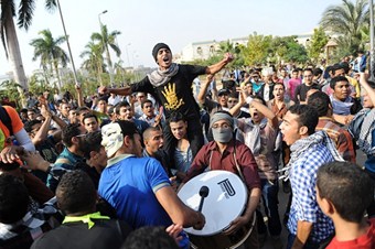 Öğrencilerin darbe karşıtı gösterileri sürüyor