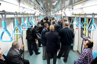 Yolcular Marmaray'dan inmek istemiyor